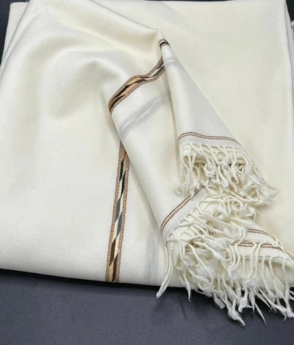 special shawl white 100 woolen and handmade (price: 15 hzar)